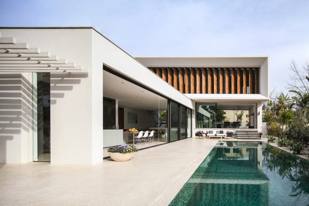 TV House - A Mediterranean Villa by Paz Gersh Architects in Tel Aviv, Israel (4)