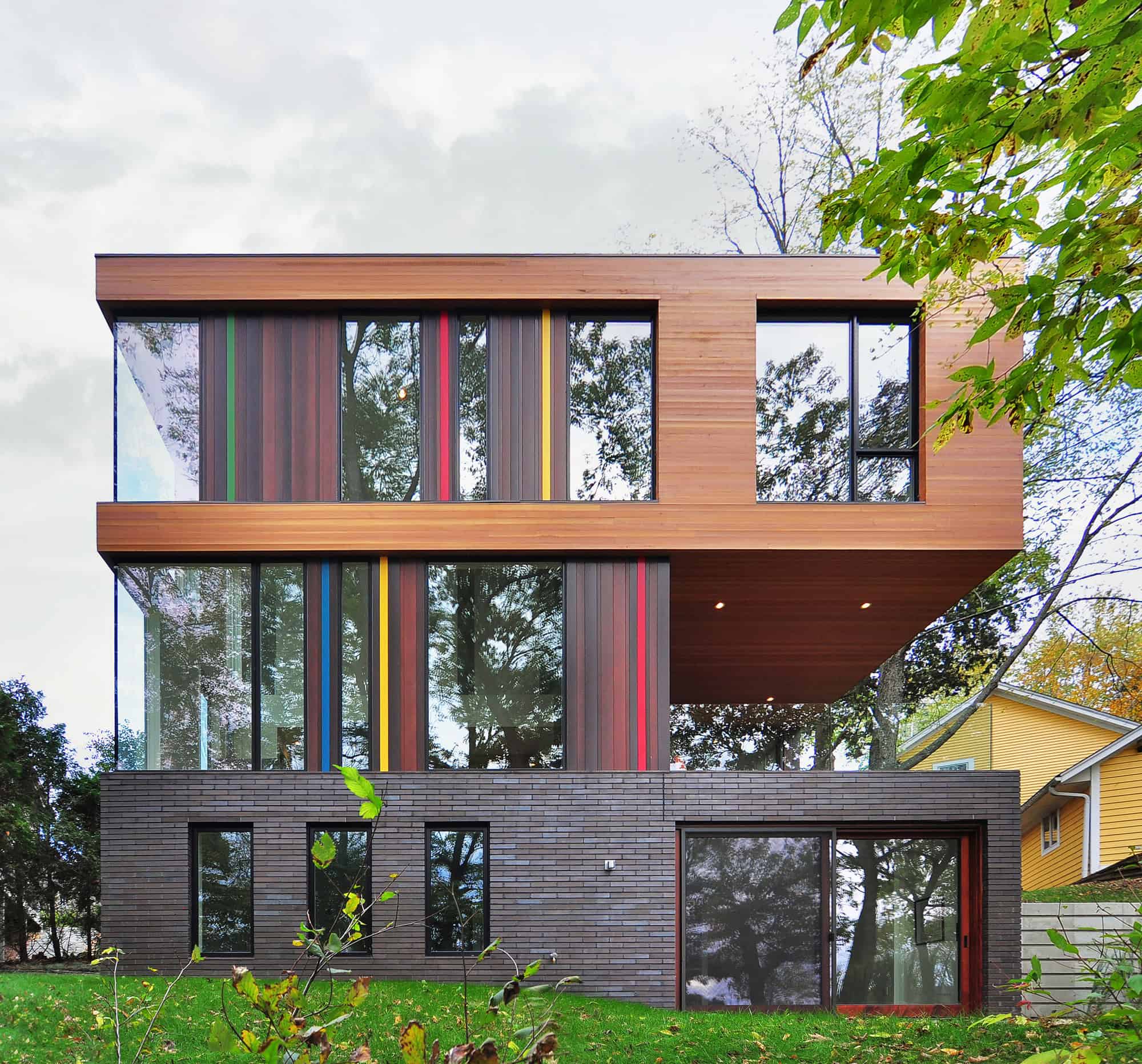 Redaction House by Johnsen Schmaling Architects: A Compact Lakefront Cube The Redaction House by Johnsen Schmaling Architects in Wisconsin, USA (10)