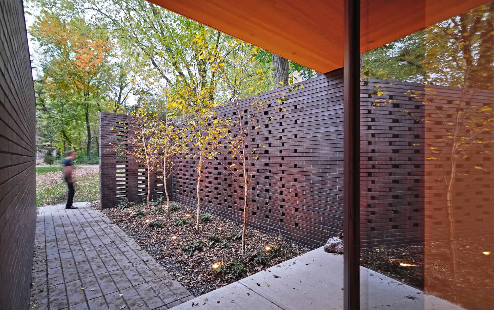 Redaction House by Johnsen Schmaling Architects: A Compact Lakefront Cube The Redaction House by Johnsen Schmaling Architects in Wisconsin, USA (2)