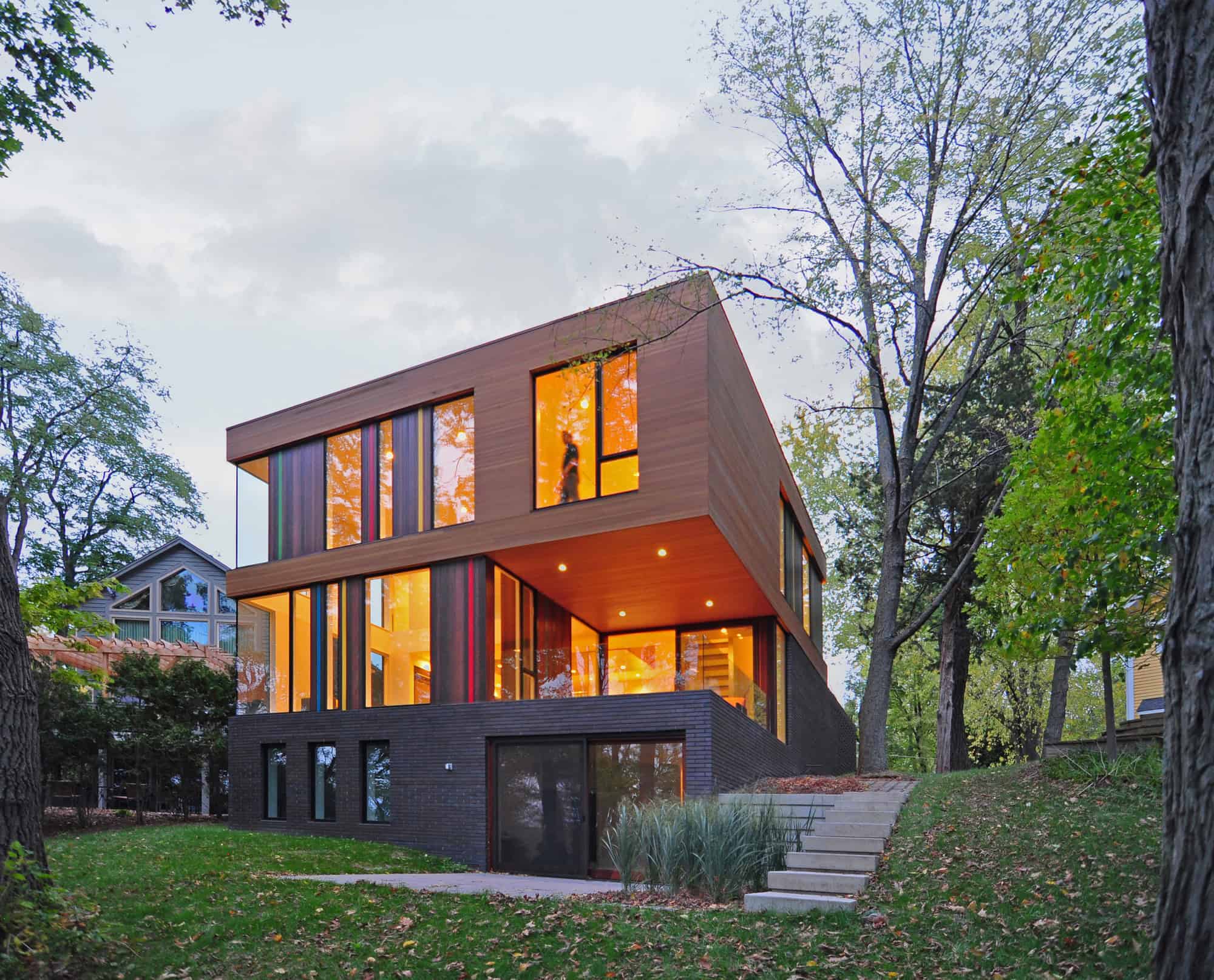 Redaction House by Johnsen Schmaling Architects: A Compact Lakefront Cube The Redaction House by Johnsen Schmaling Architects in Wisconsin, USA (4)
