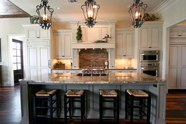 18 Kitchen Islands With Seating In Traditional Style