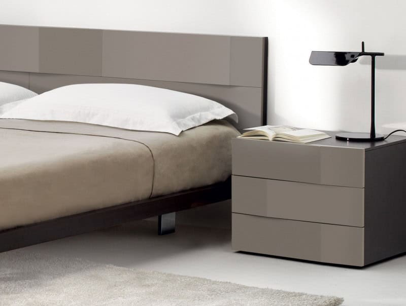 15 Cool Table Lamp Designs To Enhance The Look Of Your Master Bedroom 10