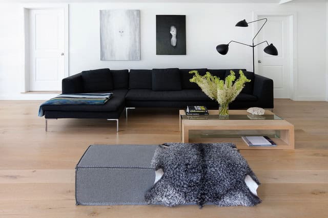 19 Styish Living Room Designs With Bold Black Furniture 11