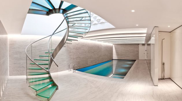 15 Stunning Glass Spiral Staircase Designs That You Shouldn’t Miss