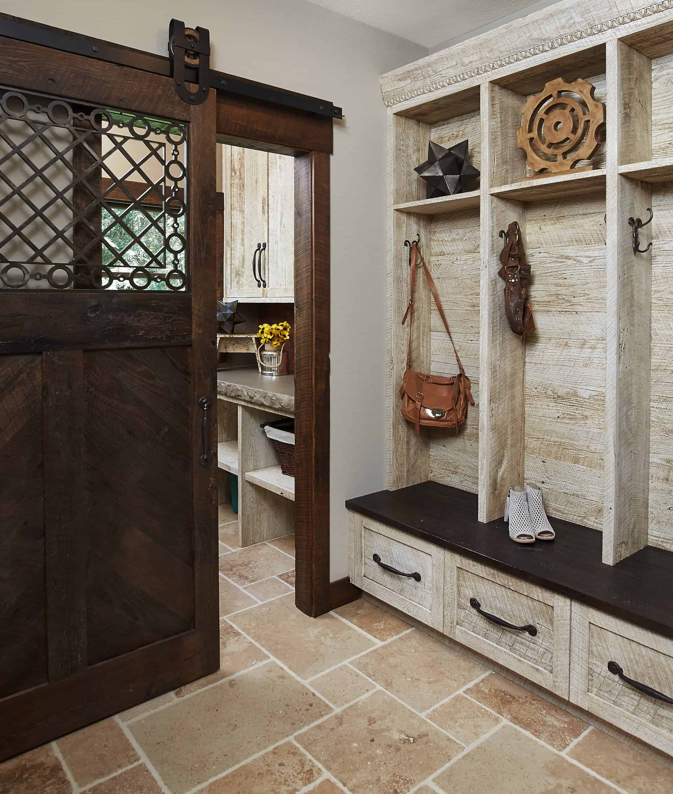 15 Welcoming Rustic Entry Hall Designs You're Going To Adore