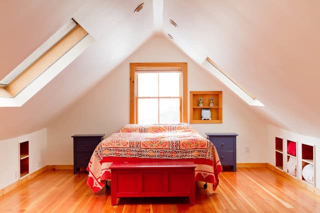 17 Excellent Ideas To Design Magnificent Bedroom In The Attic