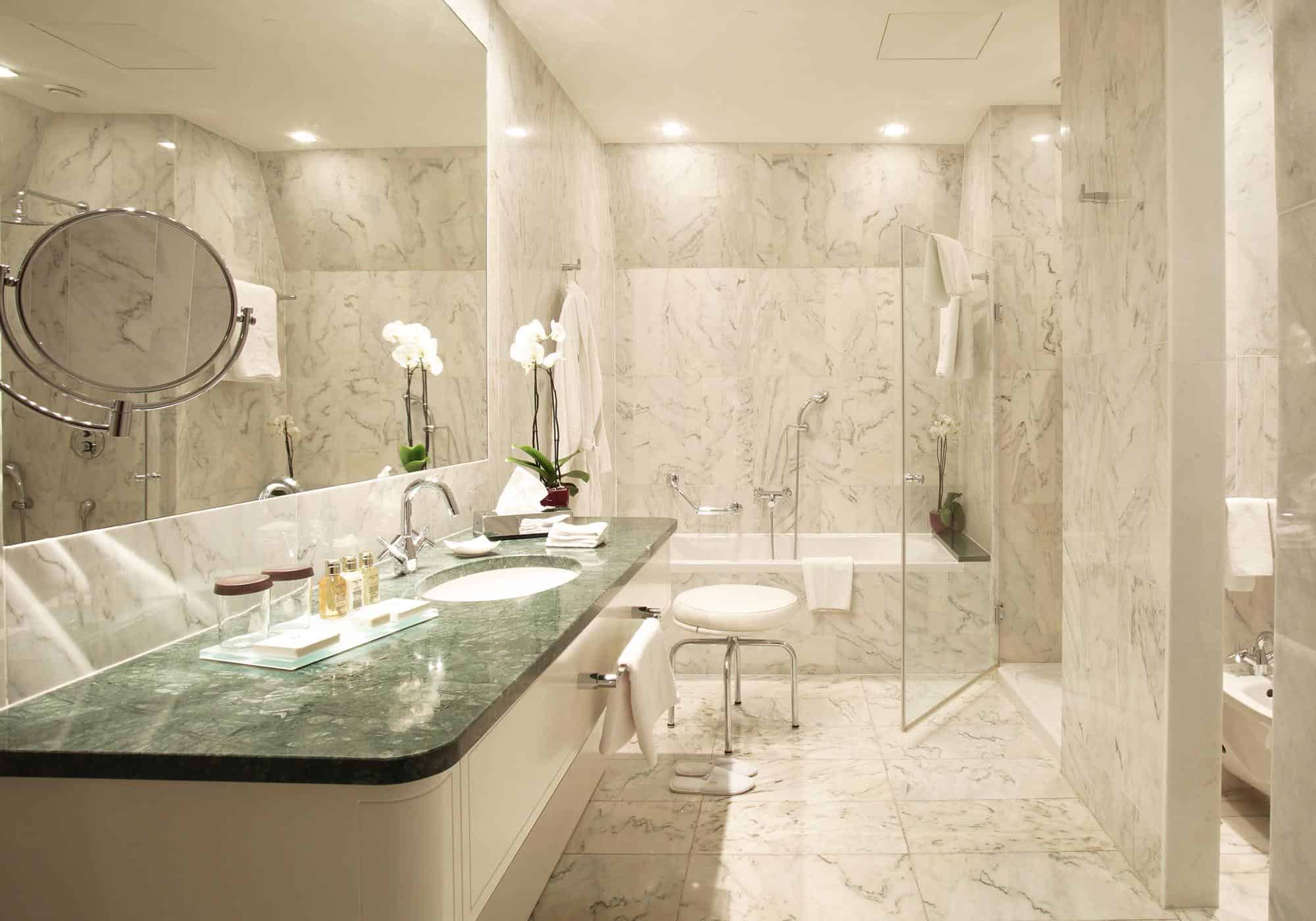 18 Dreamy Marble Bathrooms To Serve You As Inspiration 2