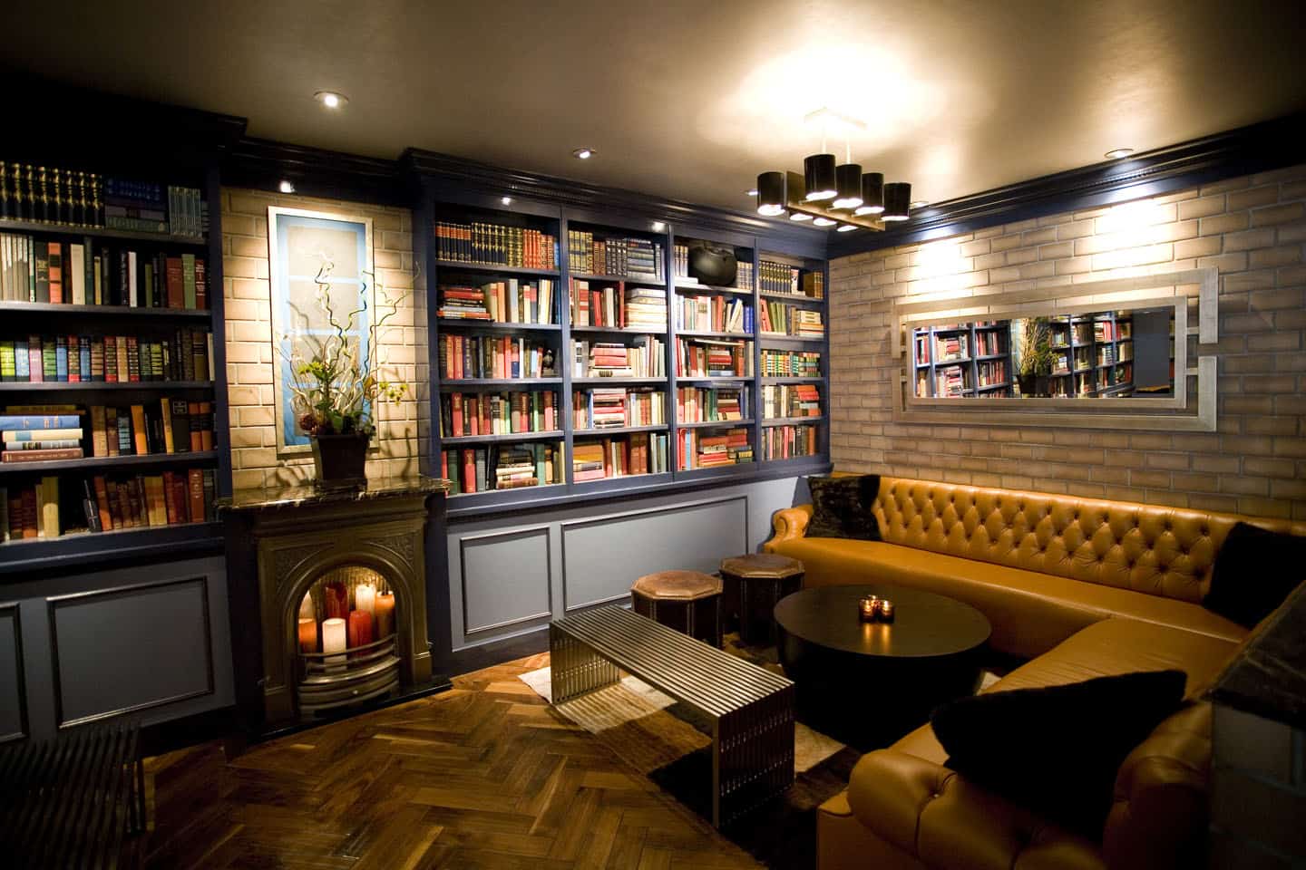 16 Fascinating Living Rooms With Small But Functional Library 3