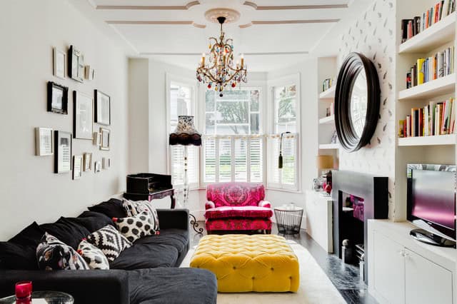 19 Styish Living Room Designs With Bold Black Furniture 5