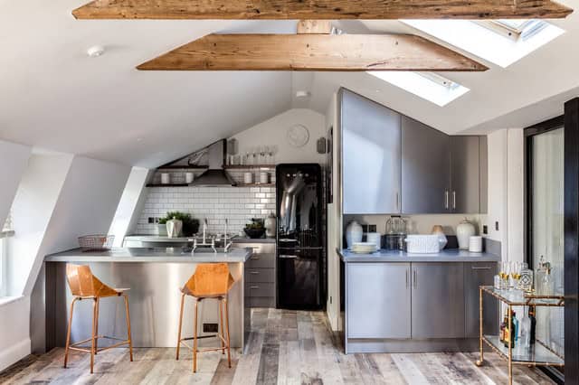 16 Super Functional Attic Kitchens That Will Impress You 9