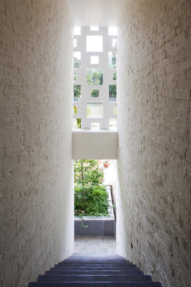 Binh Thanh House by Vo Trong Nghia Architects + NISHIZAWAARCHITECTS in Vietnam binh-thanh-house-by-vo-trong-nghia-architects-nishizawaarchitects-in-vietnam-18