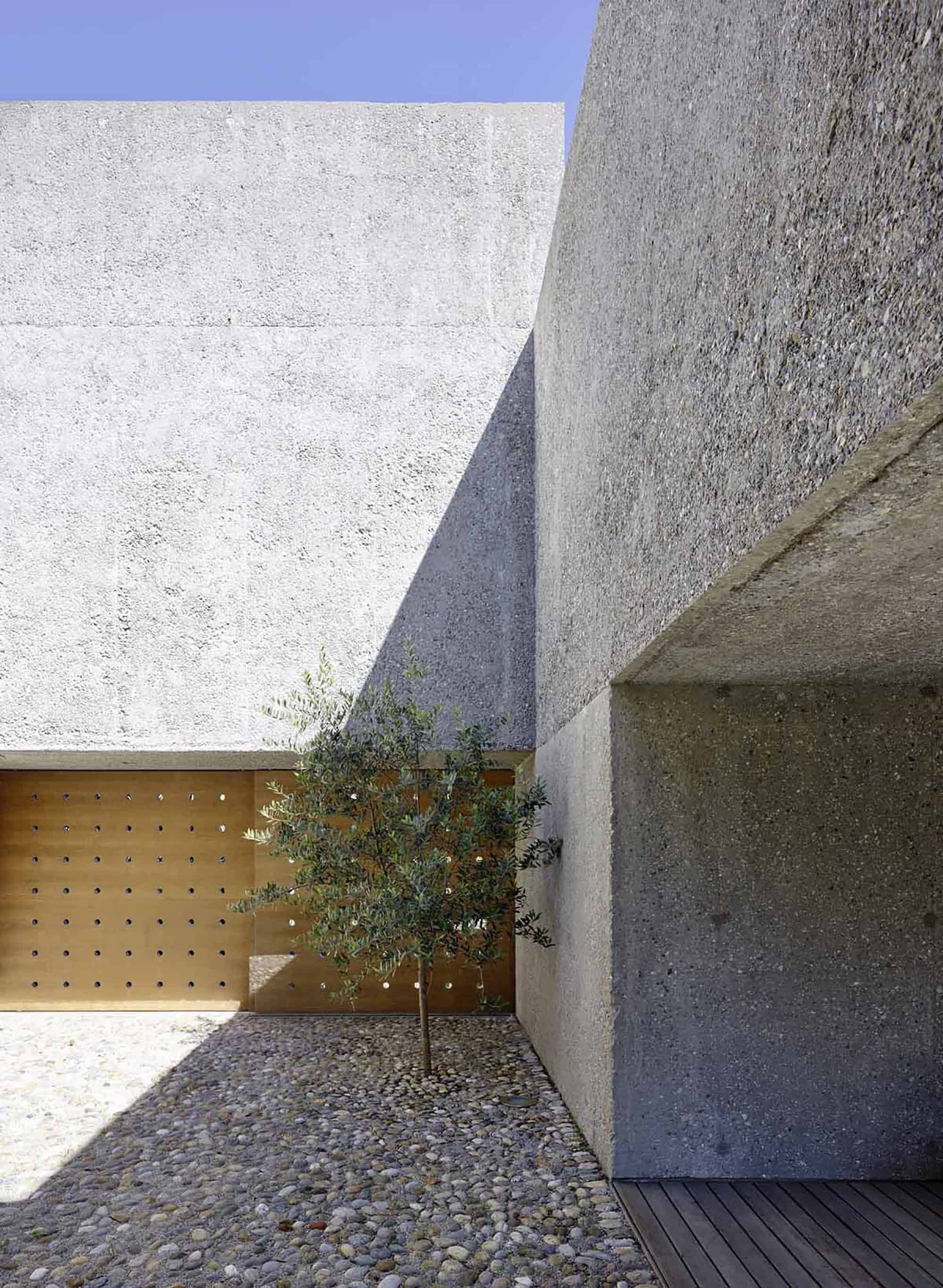 House in Brissago by Wespi de Meuron Romeo Architects in Switzerland house-in-brissago-by-wespi-de-meuron-romeo-architects-in-switzerland-18