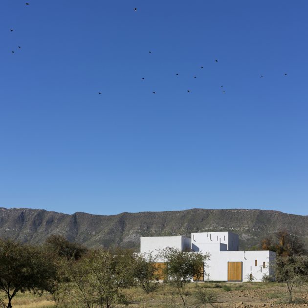 swartberg-house-by-openstudio-architects-in-the-great-karoo-south-africa-17