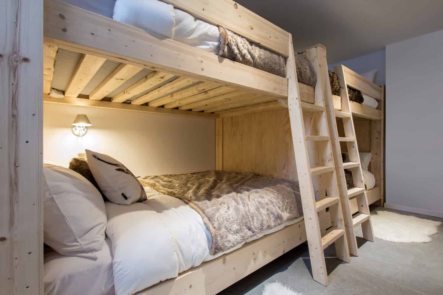 villa-boreale-by-cargo-architecture-in-charlevoix-canada-15