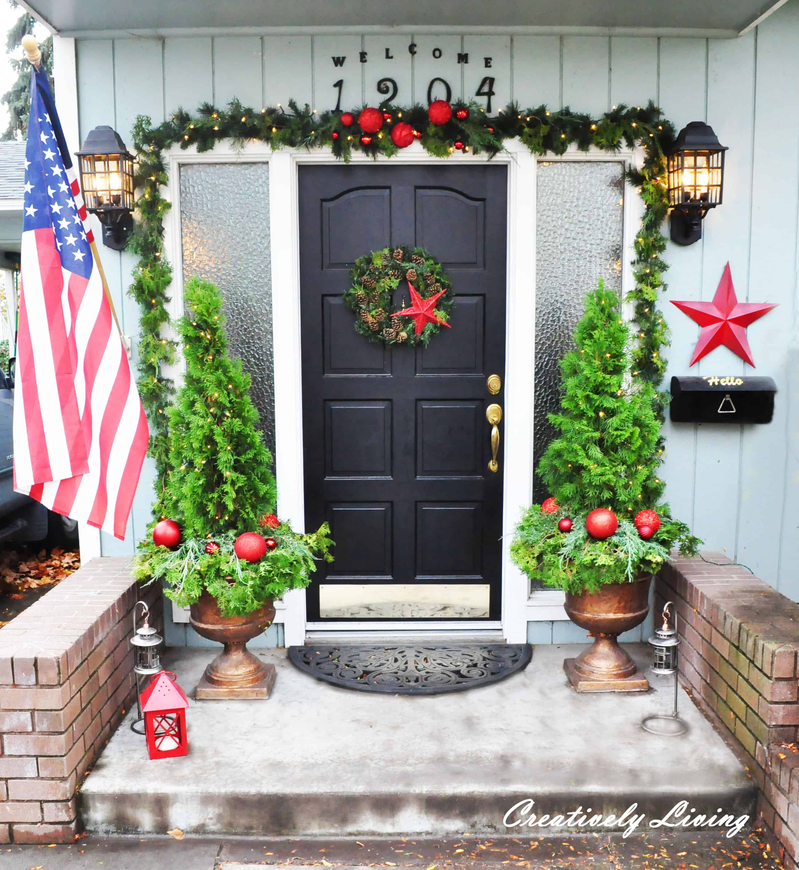 21 Extravagant Christmas Decorations For Your Front Door 1
