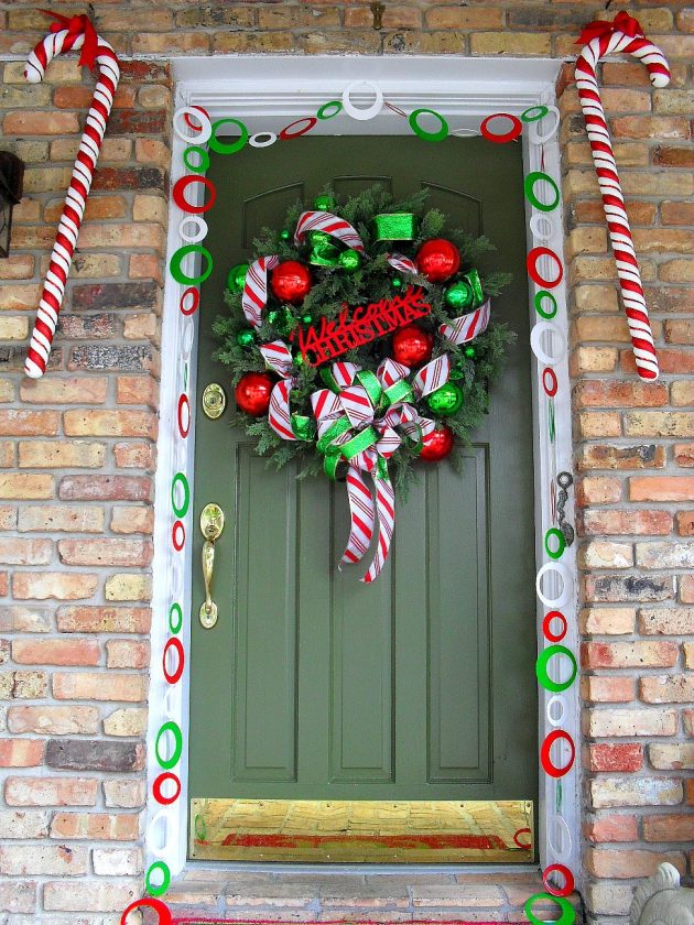 21 Extravagant Christmas Decorations For Your Front Door