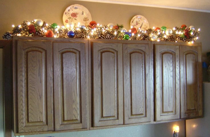 21 Insanely Genius Ideas To Decorate The Kitchen In Christmas Spirit For Free 10