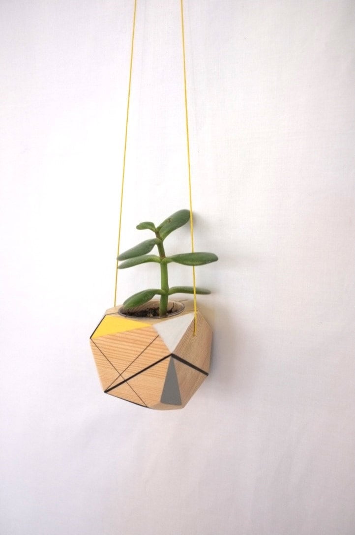 Geometric hanging planter Buy it on: www.etsy.com
