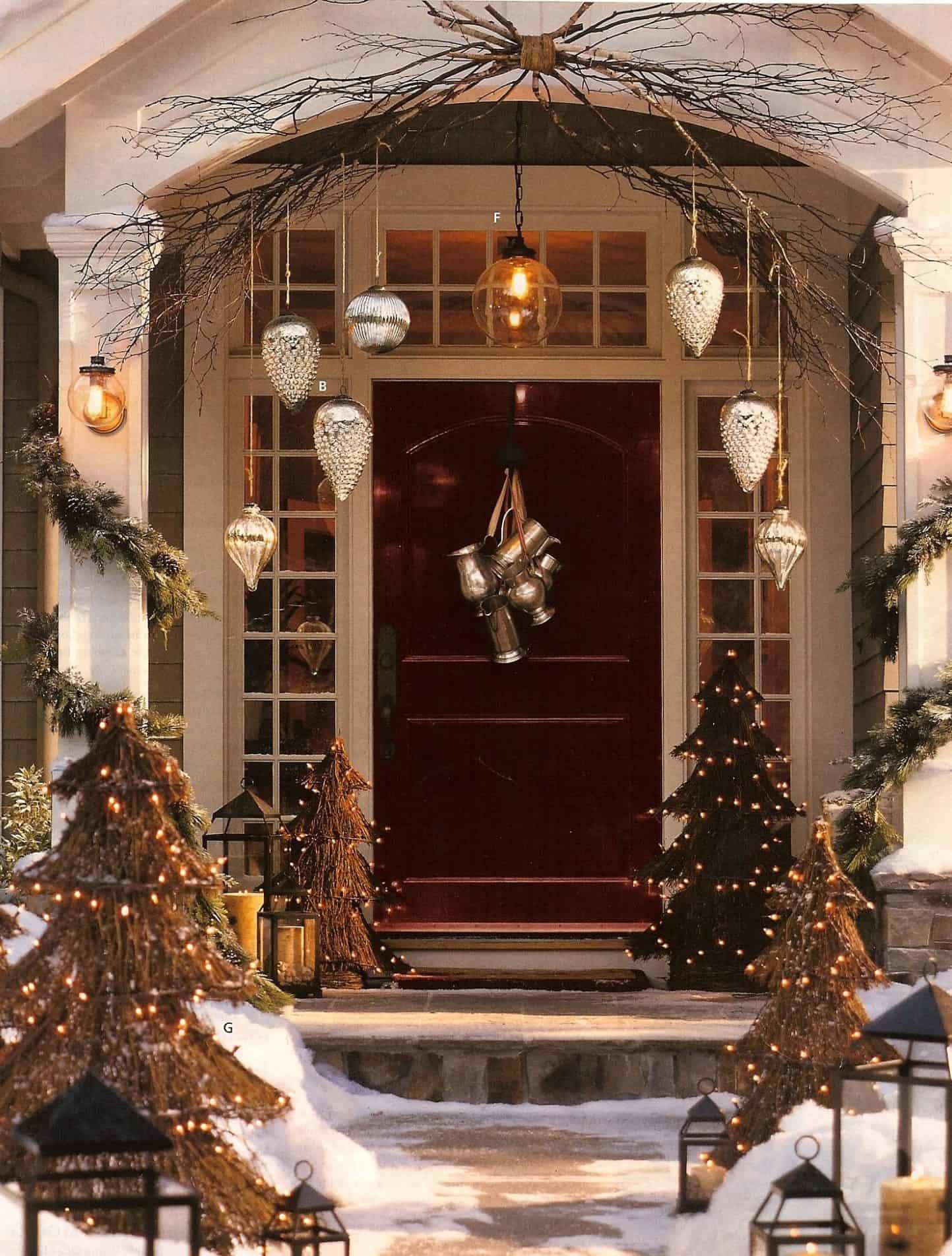 21 Extravagant Christmas Decorations For Your Front Door 21