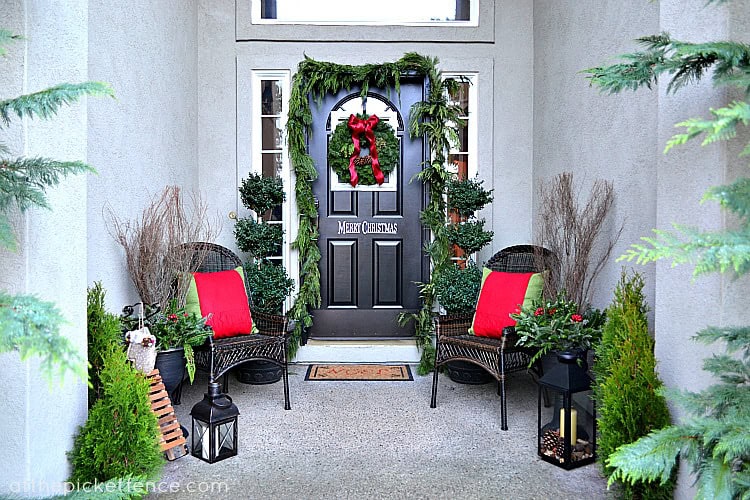 21 Extravagant Christmas Decorations For Your Front Door 3