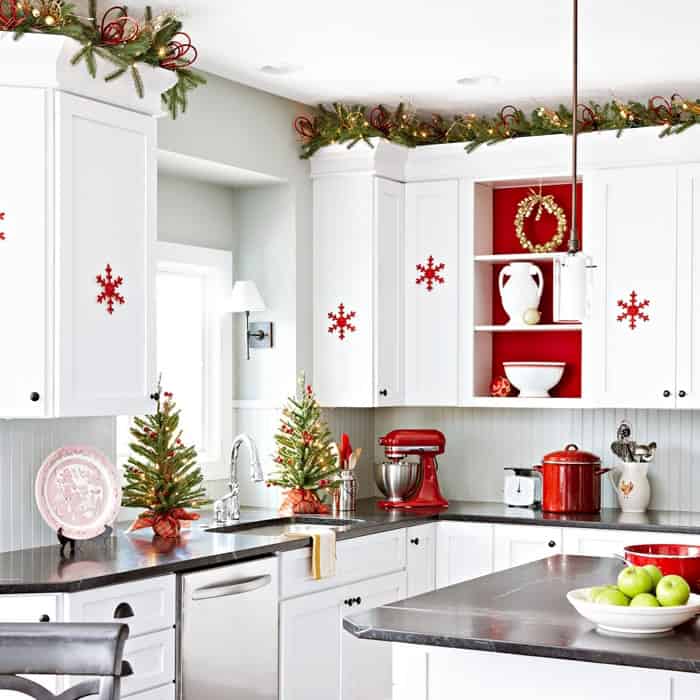 21 Insanely Genius Ideas To Decorate The Kitchen In Christmas Spirit For Free 21 Insanely Genius Ideas To Decorate The Kitchen In Christmas Spirit For Free