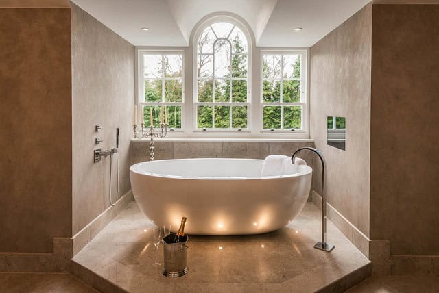 16 Glamorous Master Bath Designs That You Would Love To See 9