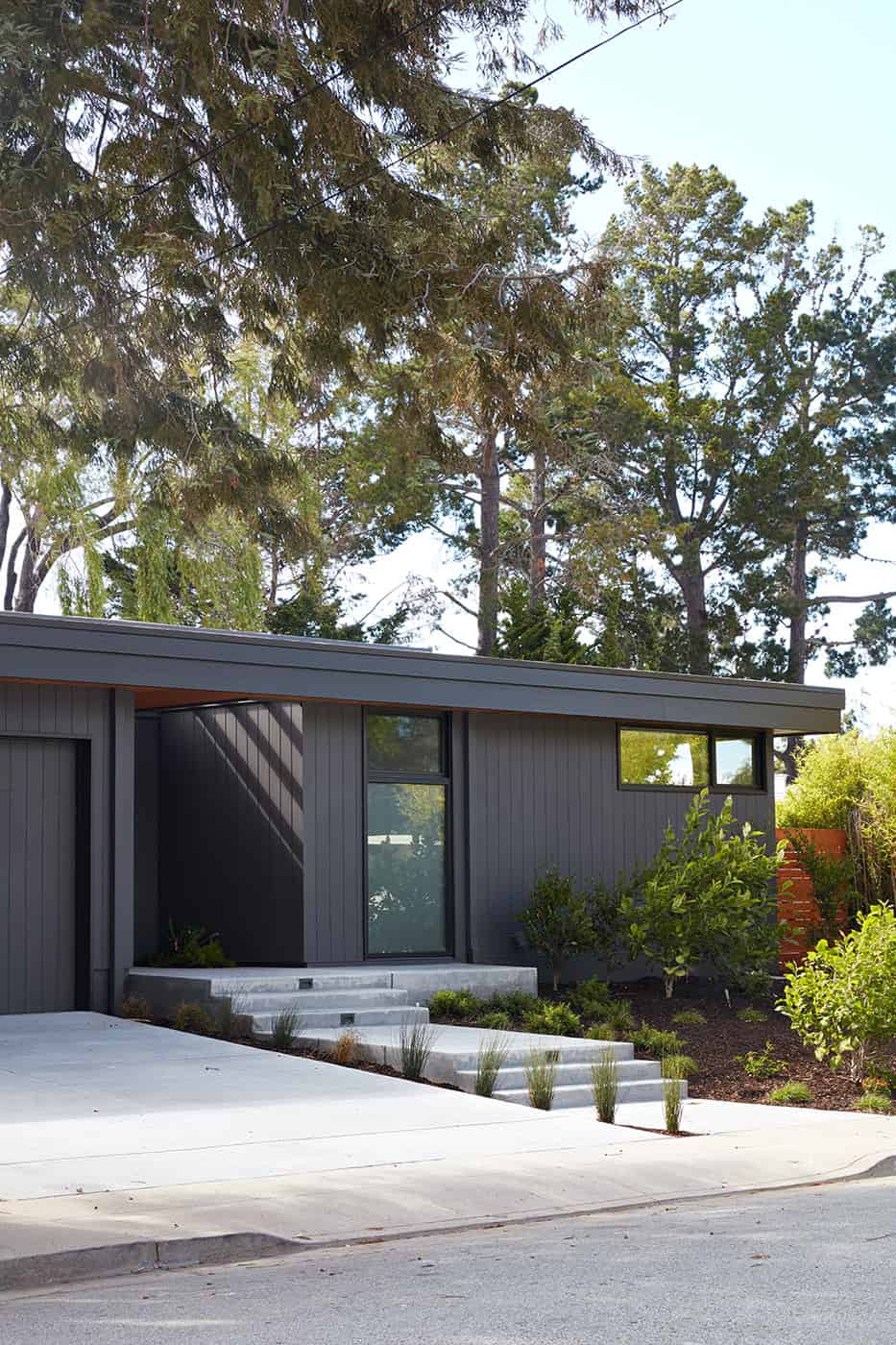 Mountain View Double Gable Eichler Remodel by Klopf Architecture: A Refined Mid-Century Modern Update in Silicon Valley ©2016 Mariko Reed