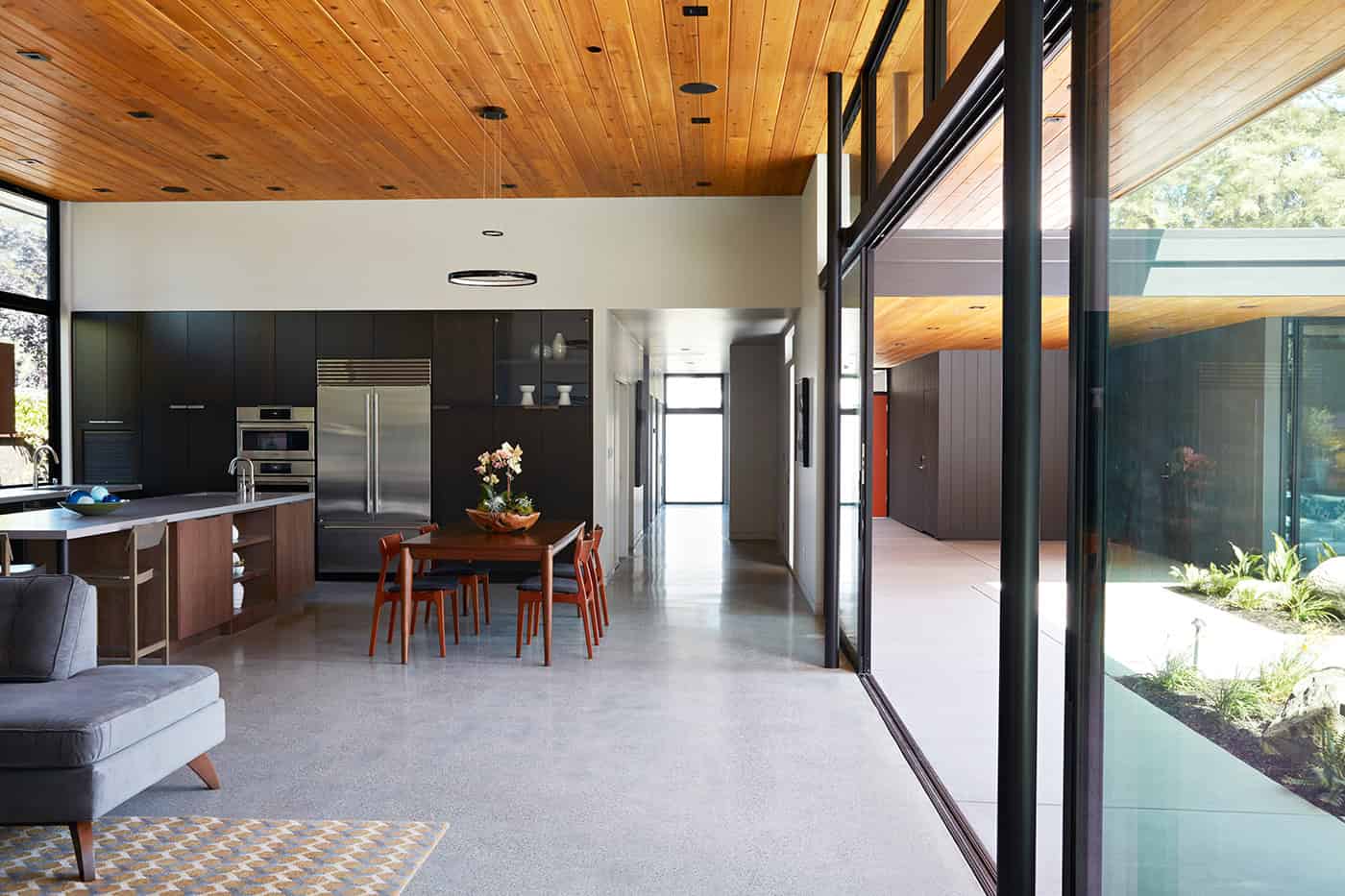 Mountain View Double Gable Eichler Remodel by Klopf Architecture: A Refined Mid-Century Modern Update in Silicon Valley ©2016 Mariko Reed