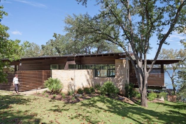 lakeside-retreat-by-lake-flato-architects-in-horseshoe-bay-texas-2