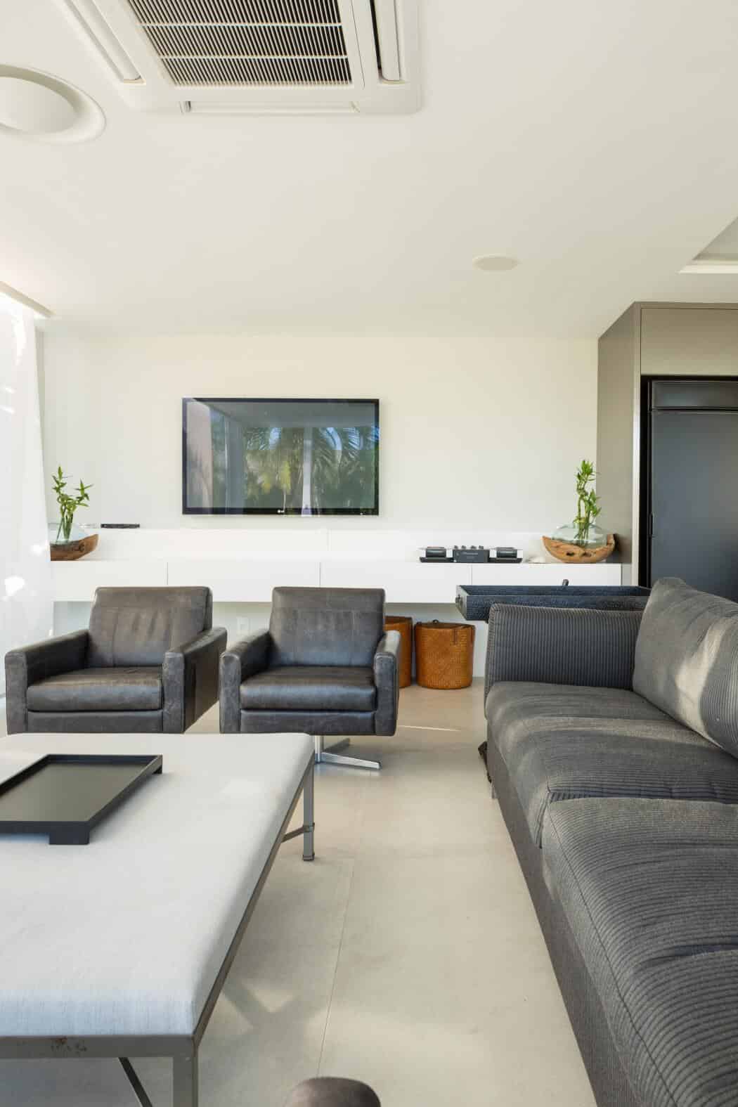 Pool House in Porto Alegre, Brazil by Kali Arquitetura pool-house-in-porto-alegre-brazil-by-kali-arquitetura-2