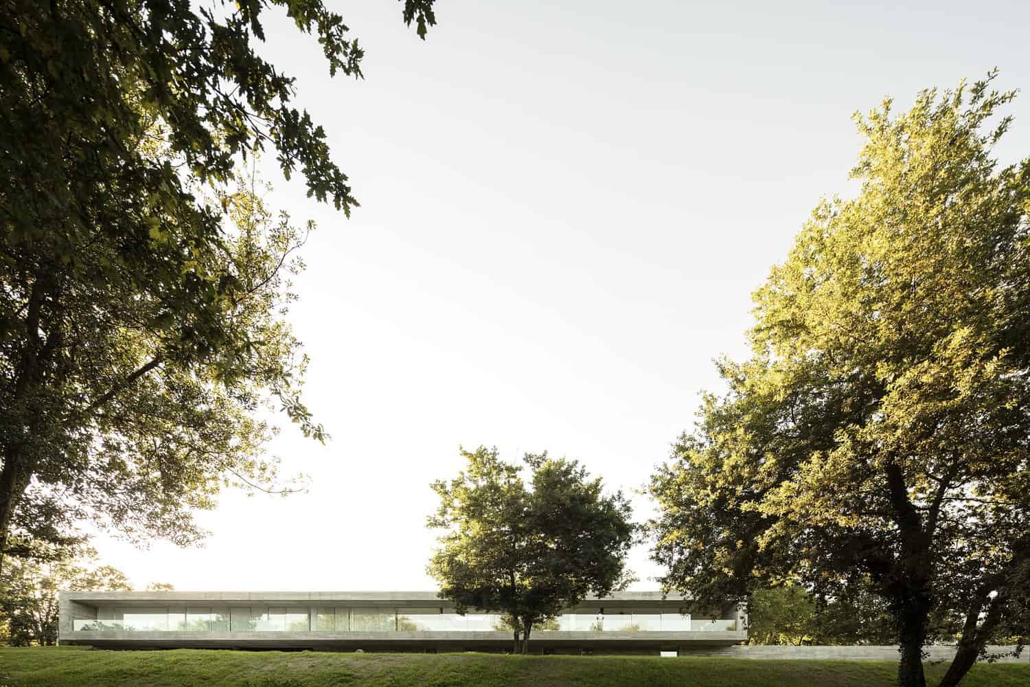 Sambade House by Spaceworkers in Penafiel, Portugal sambade-house-by-spaceworkers-in-penafiel-portugal-24