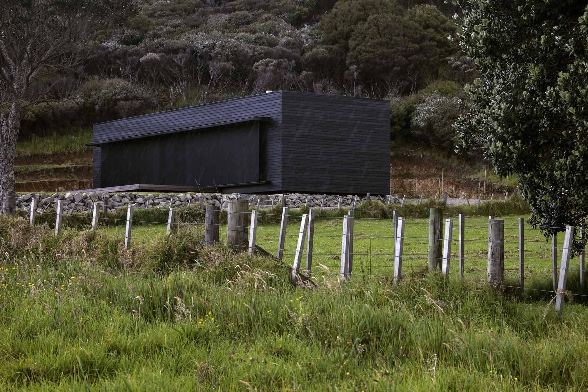 Storm Cottage by Fearon Hay Architects in Great Barrier Island, New Zealand storm-cottage-by-fearon-hay-architects-in-great-barrier-island-new-zealand-5