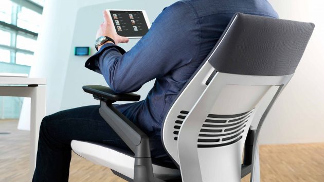 gesture-chair-tablet-13-0004200