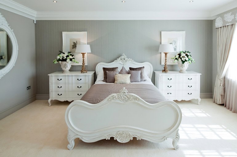 18 Impressive French Style Bedrooms That No One Can Resist 1