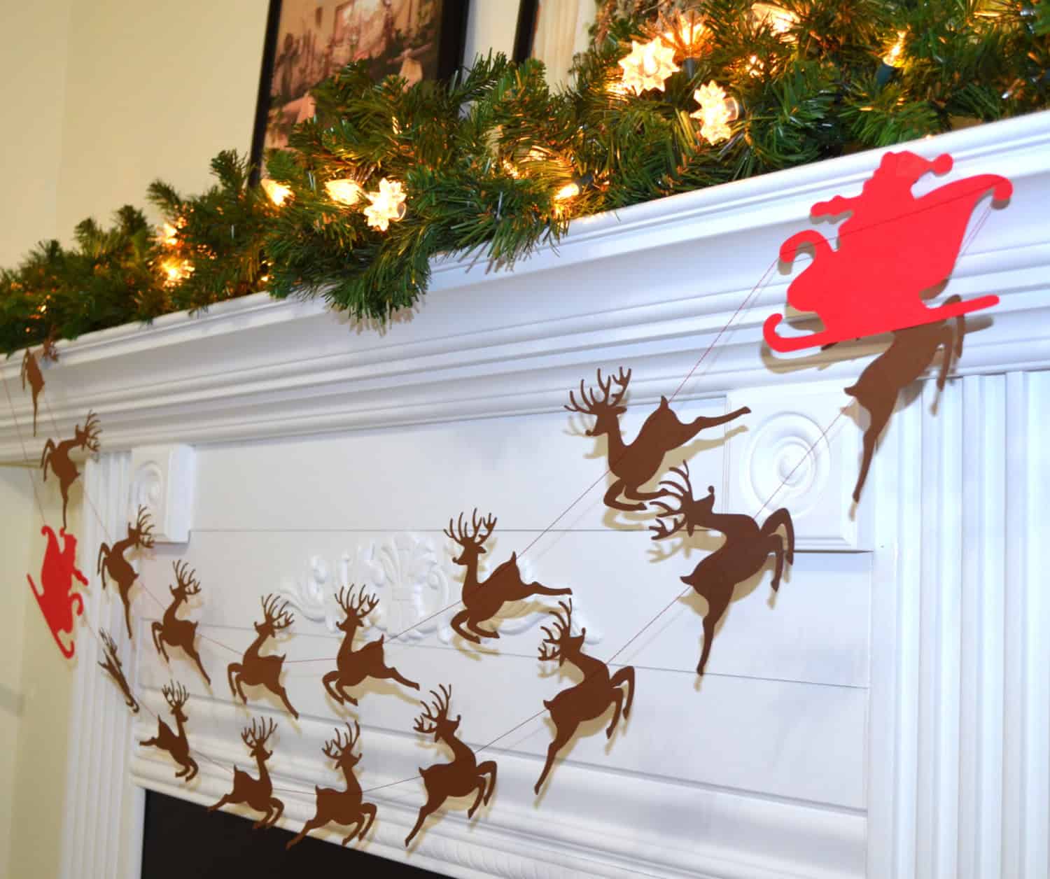 Santa’s sleigh and reindeer garland Santa’s sleigh and reindeer garland