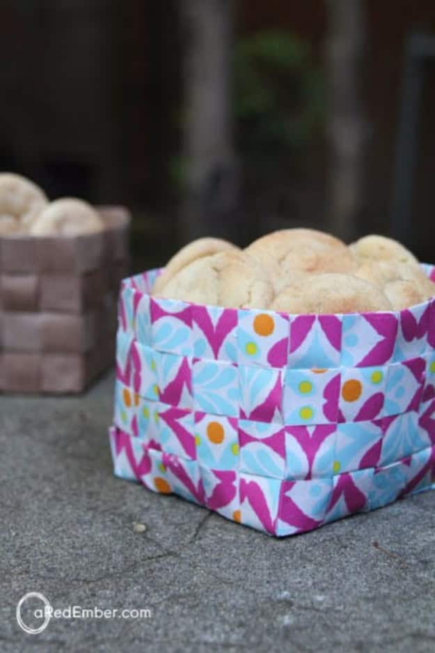 15 Amazingly Simple Decorations You Can DIY With Leftover Wrapping Paper