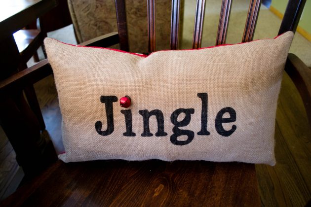 15 Charming Handmade Christmas Pillow Gifts For Any Occasion