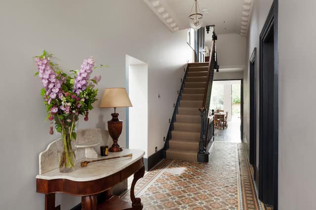 17 Fabulous Ideas For Decorating Functional Hallway