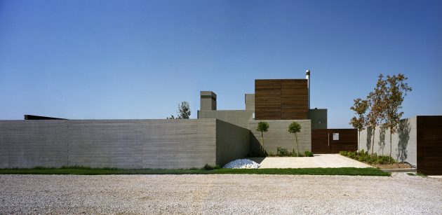 Residence in Larissa by Potiropoulos D+L Architects in Larissa, Greece