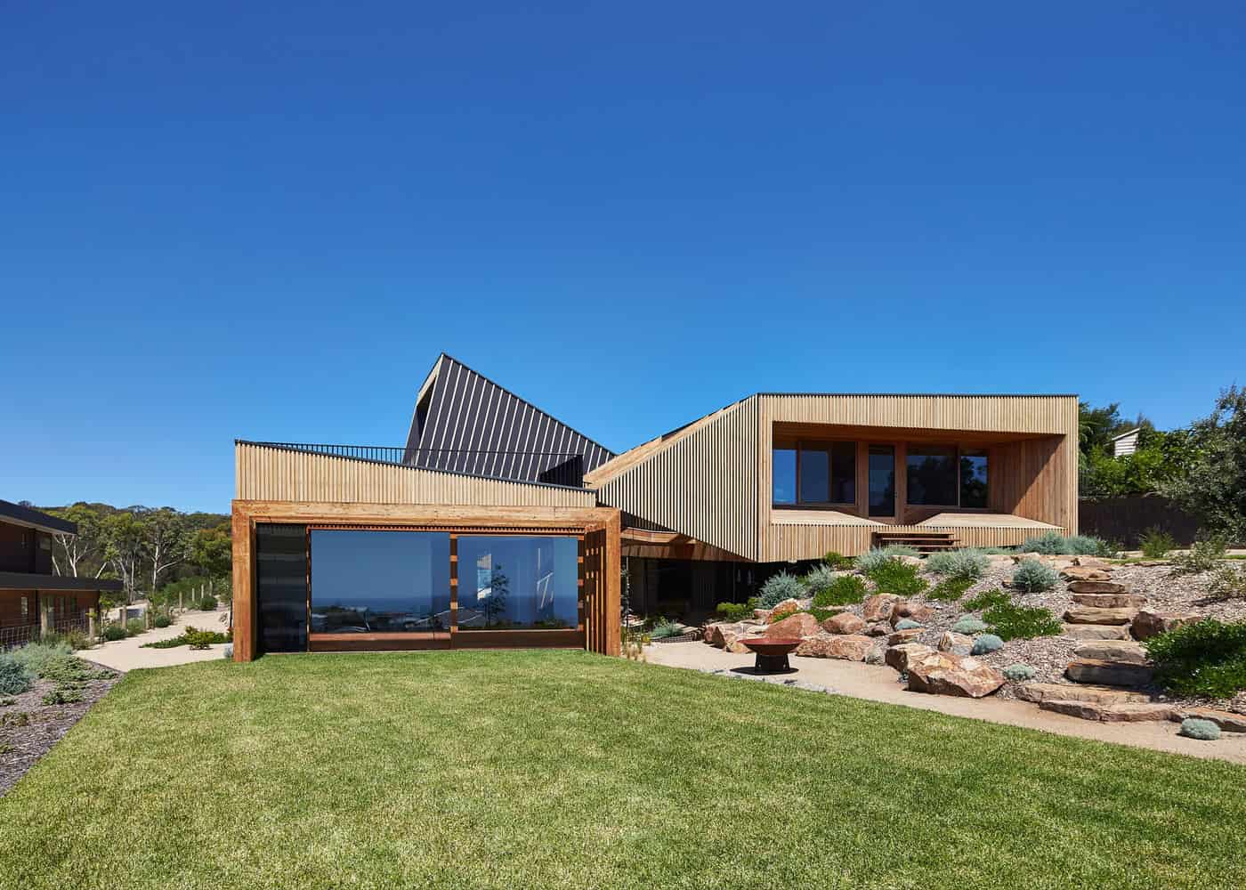 Split House by BKK Architects in Port Phillip Bay, Australia split-house-by-bkk-architects-in-port-phillip-bay-australia-1