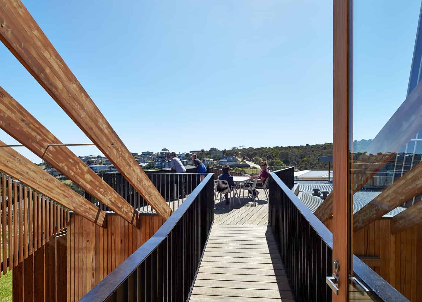 Split House by BKK Architects in Port Phillip Bay, Australia split-house-by-bkk-architects-in-port-phillip-bay-australia-11