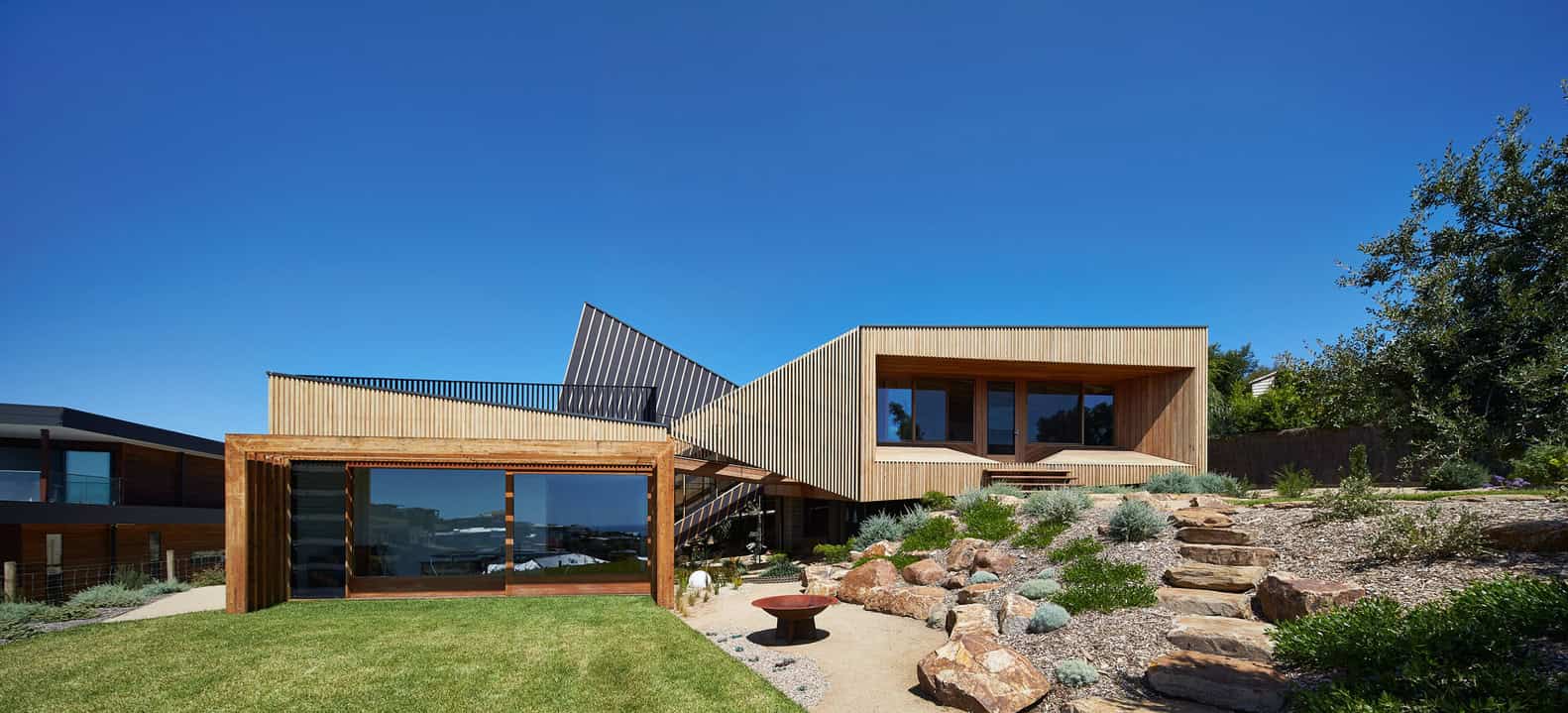 Split House by BKK Architects in Port Phillip Bay, Australia split-house-by-bkk-architects-in-port-phillip-bay-australia-15