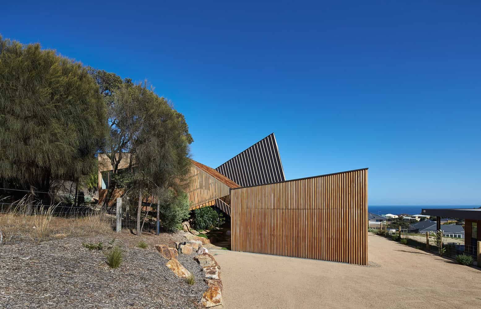 Split House by BKK Architects in Port Phillip Bay, Australia split-house-by-bkk-architects-in-port-phillip-bay-australia-16
