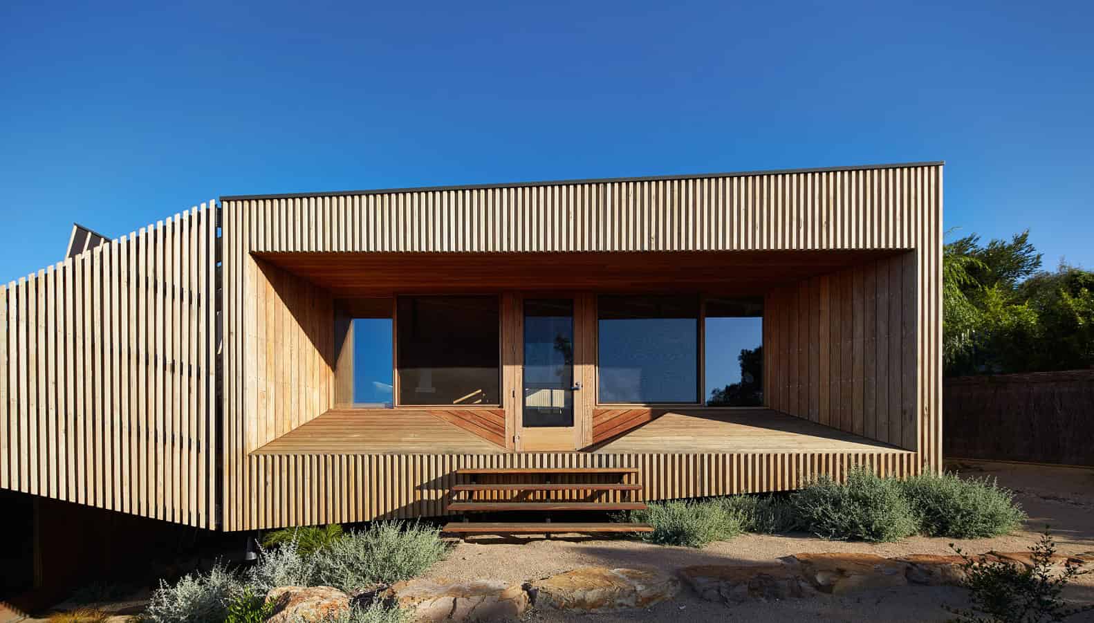 Split House by BKK Architects in Port Phillip Bay, Australia split-house-by-bkk-architects-in-port-phillip-bay-australia-4