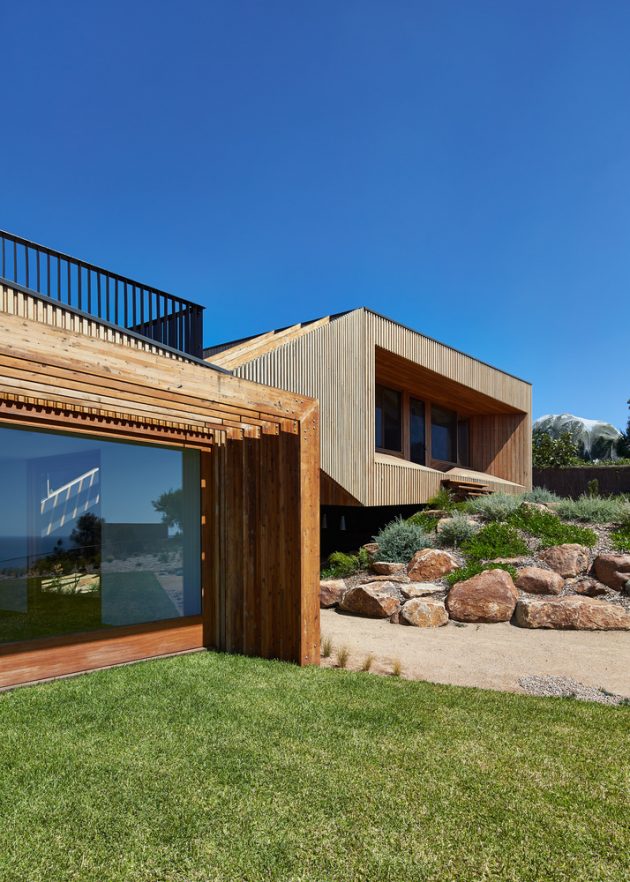 Split House by BKK Architects in Port Phillip Bay, Australia