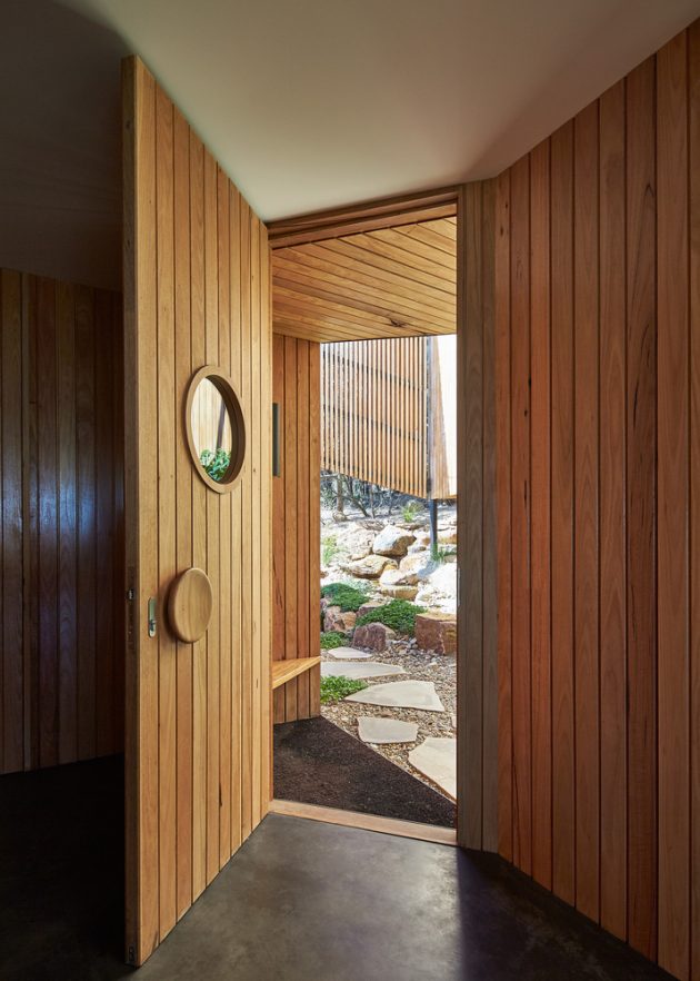 Split House by BKK Architects in Port Phillip Bay, Australia