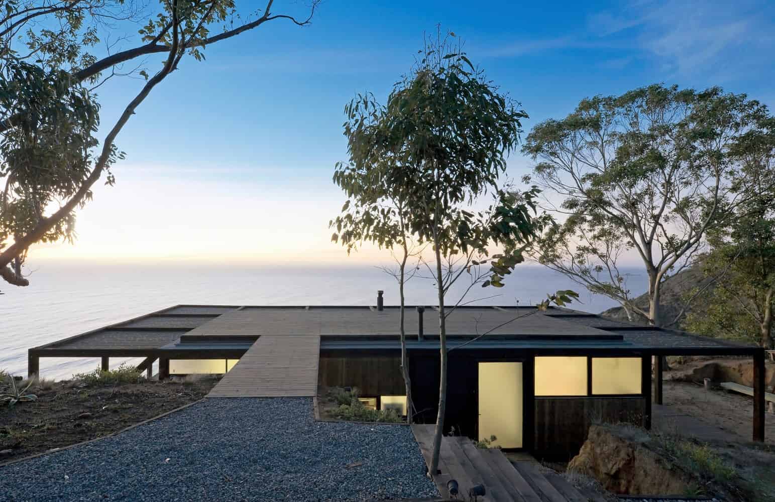 Till House by WMR Arquitectos in El Arco, Chile