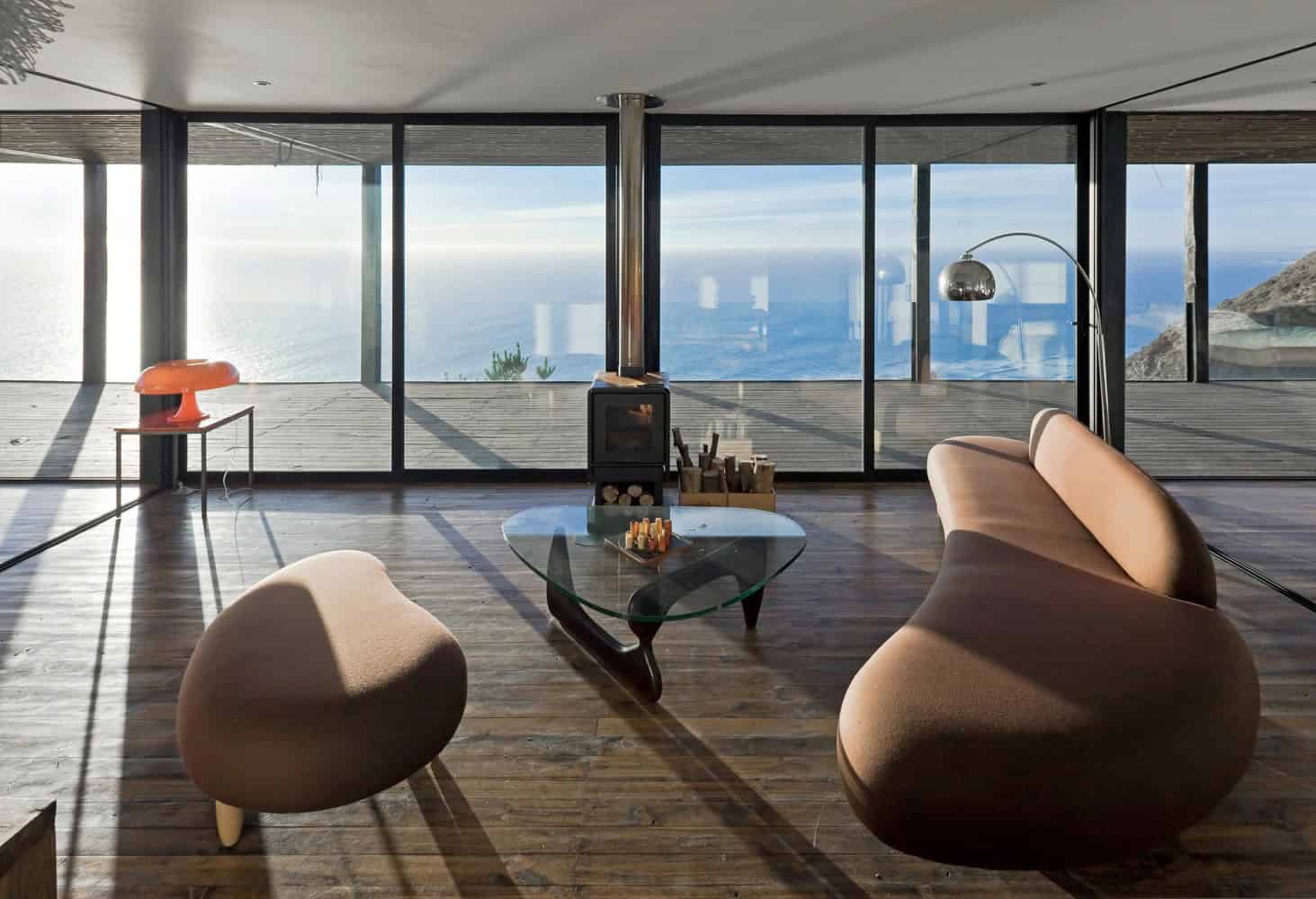 Till House by WMR Arquitectos in El Arco, Chile