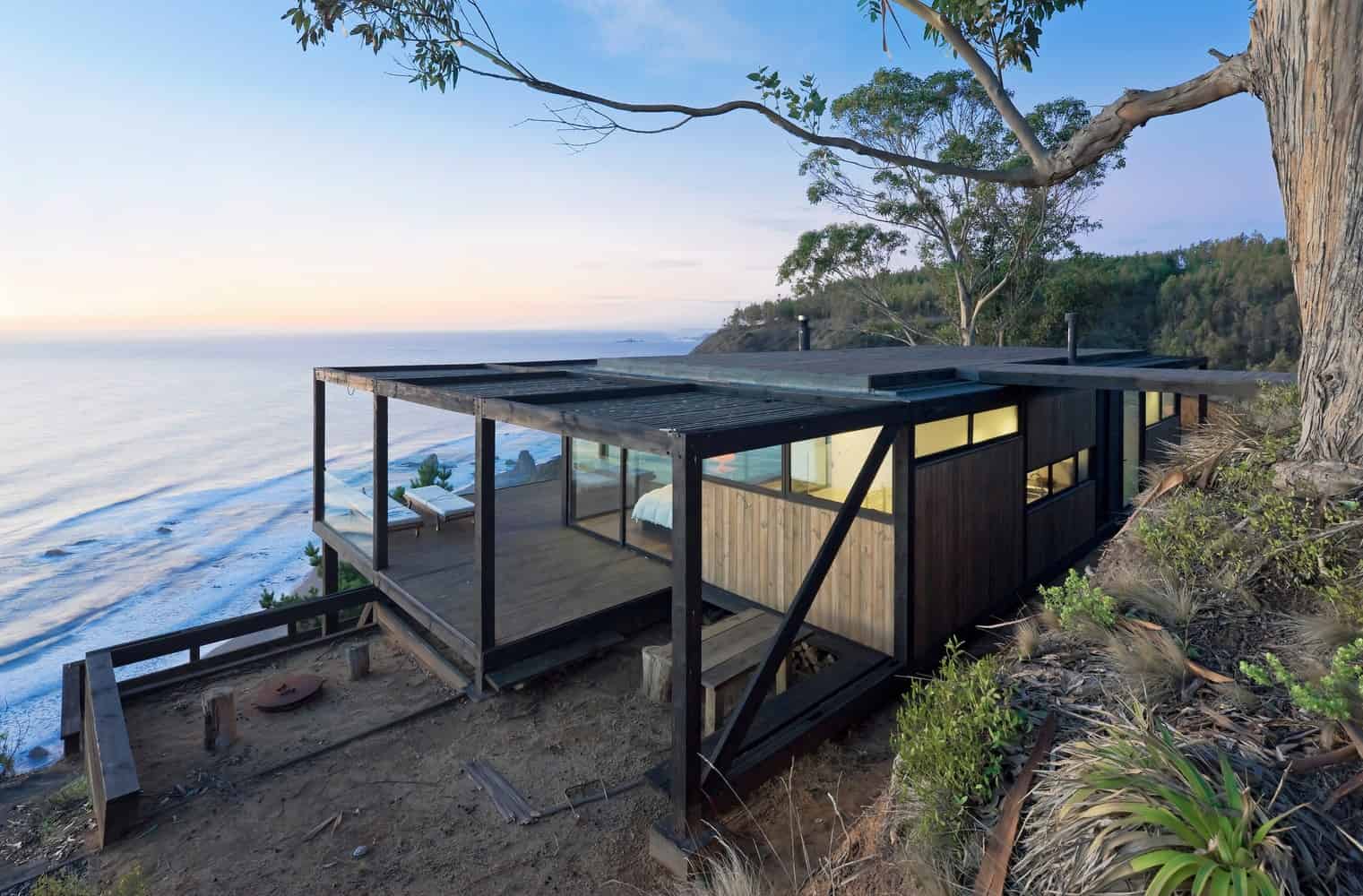 Till House by WMR Arquitectos in El Arco, Chile