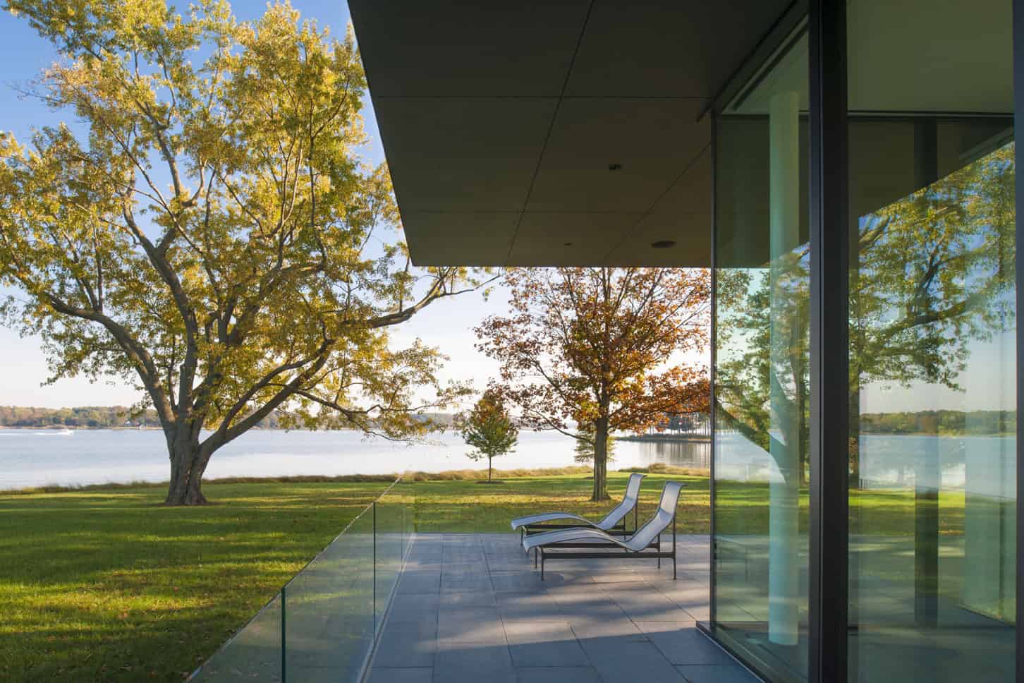 Tred Avon River House by Robert M. Gurney Architect – A Minimalist Riverfront Retreat in Maryland
